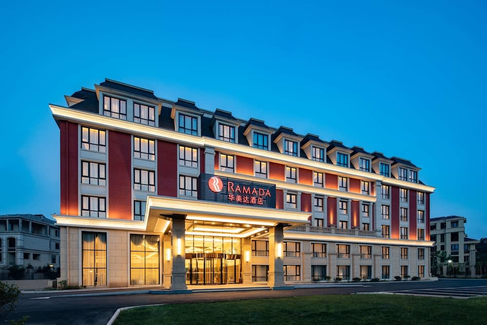 Ramada by Wyndham Zhenjiang City Center 1