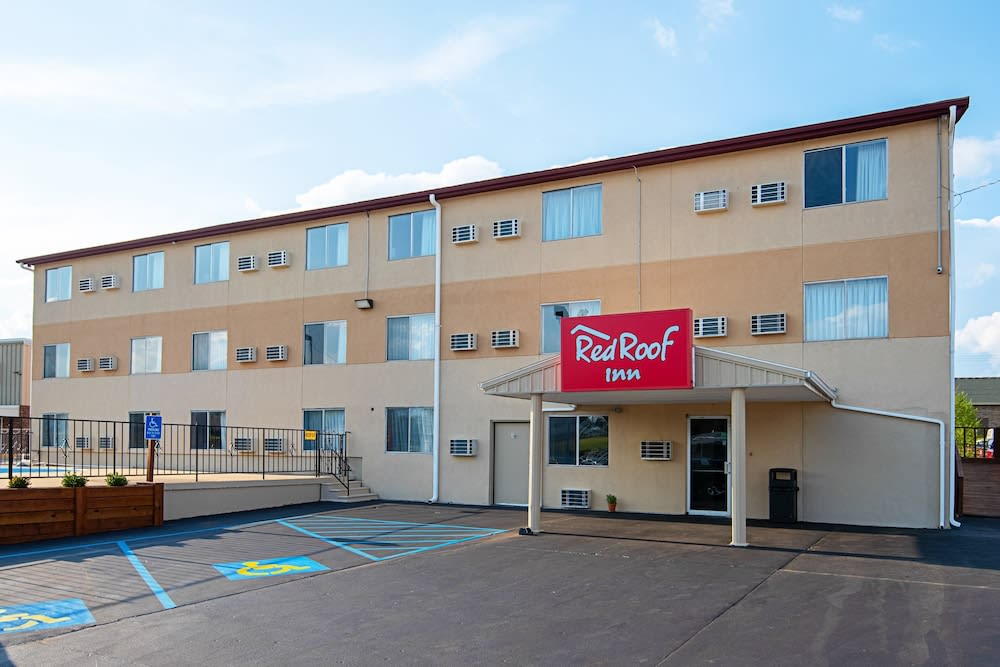 Red Roof Inn Cameron 1