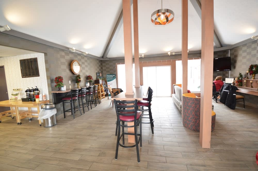 Quality Inn Alexis Rd 2