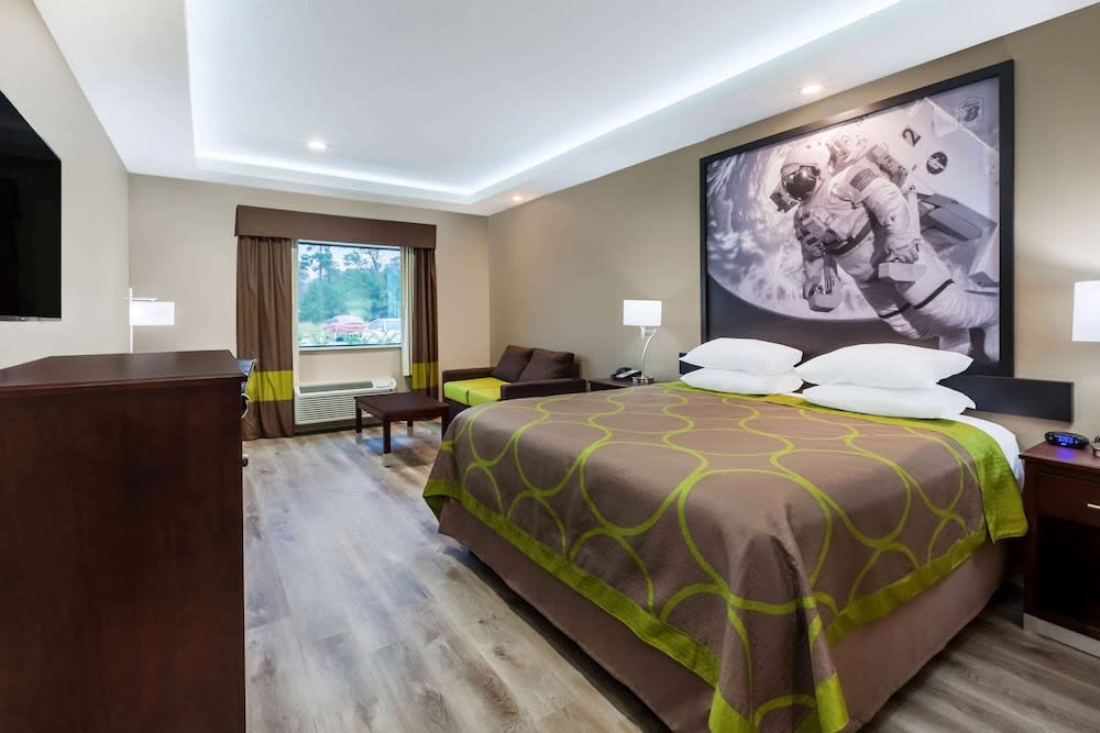 Super 8 by Wyndham Kingwood Houston North 1