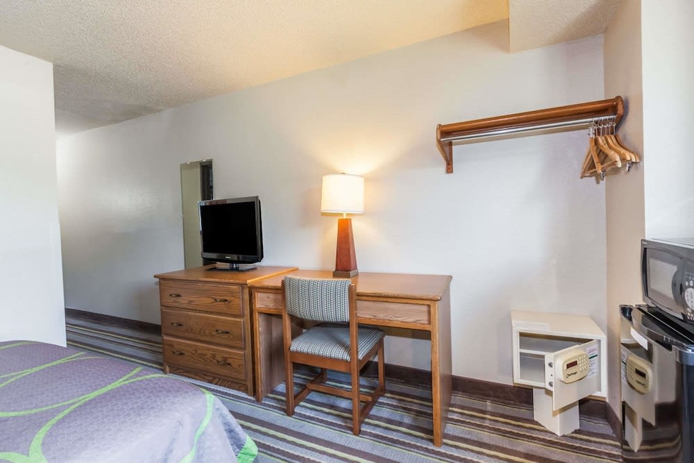 Super 8 by Wyndham Dunbar/Charleston Area 2