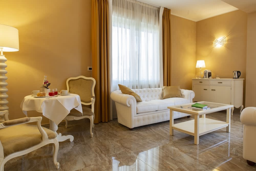 Aurum Suites 2
