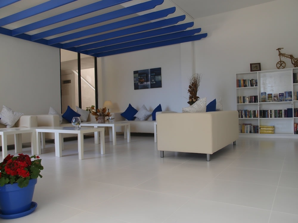 Hilltop Gardens Hotel Apartments 4