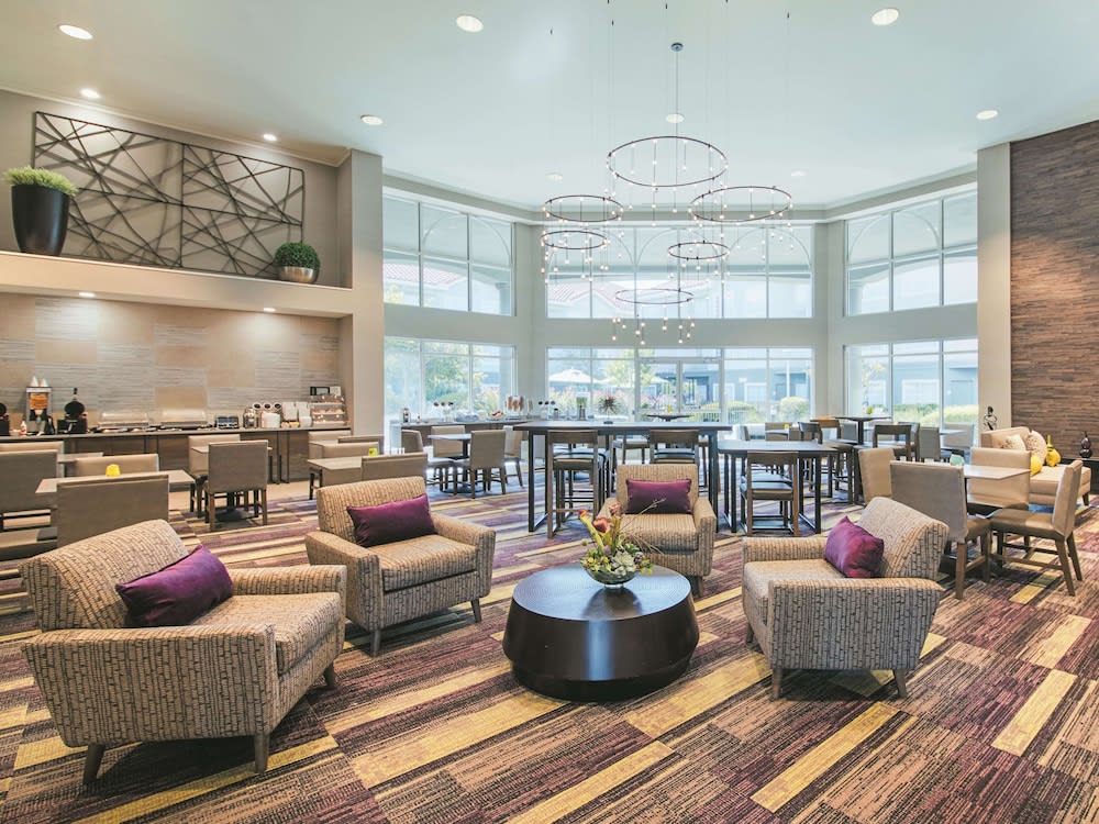 La Quinta Inn & Suites by Wyndham Austin Near The Domain 2