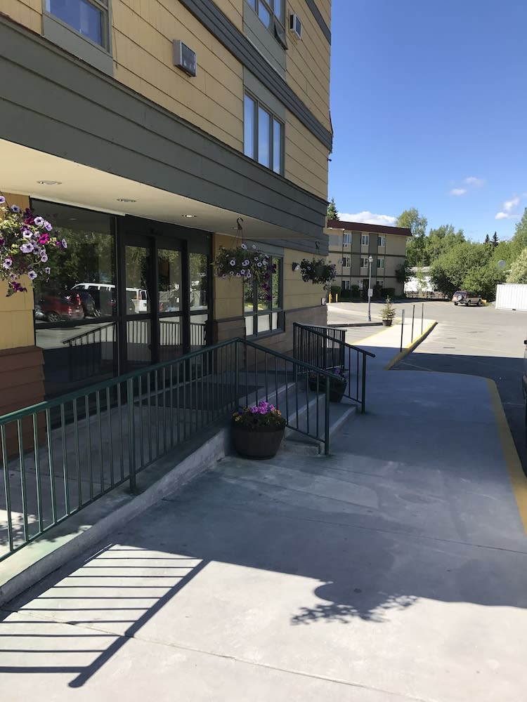 Americas Best Value Inn & Suites Anchorage Airport 1