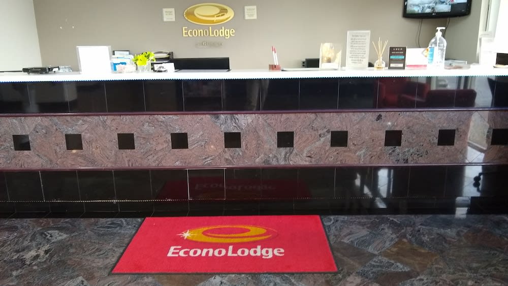 Econo Lodge Inn & Suites West - Energy Corridor 2