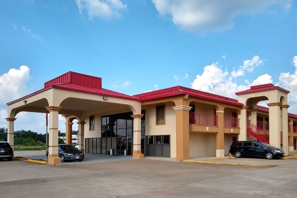 Econo Lodge Inn & Suites West - Energy Corridor 1