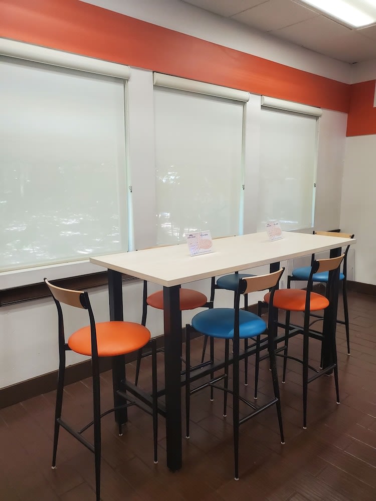 Howard Johnson by Wyndham Ocala FL I-75 4