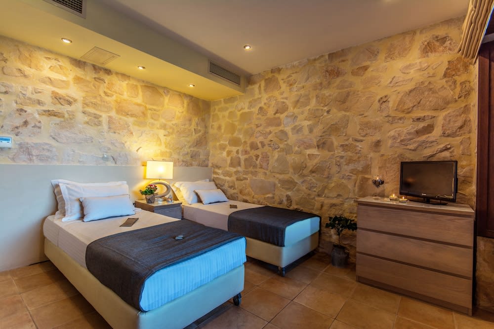 Exensian Villas & Suites 4