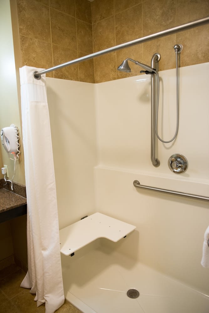 Holiday Inn Express Hotel & Suites Northwood by IHG 3