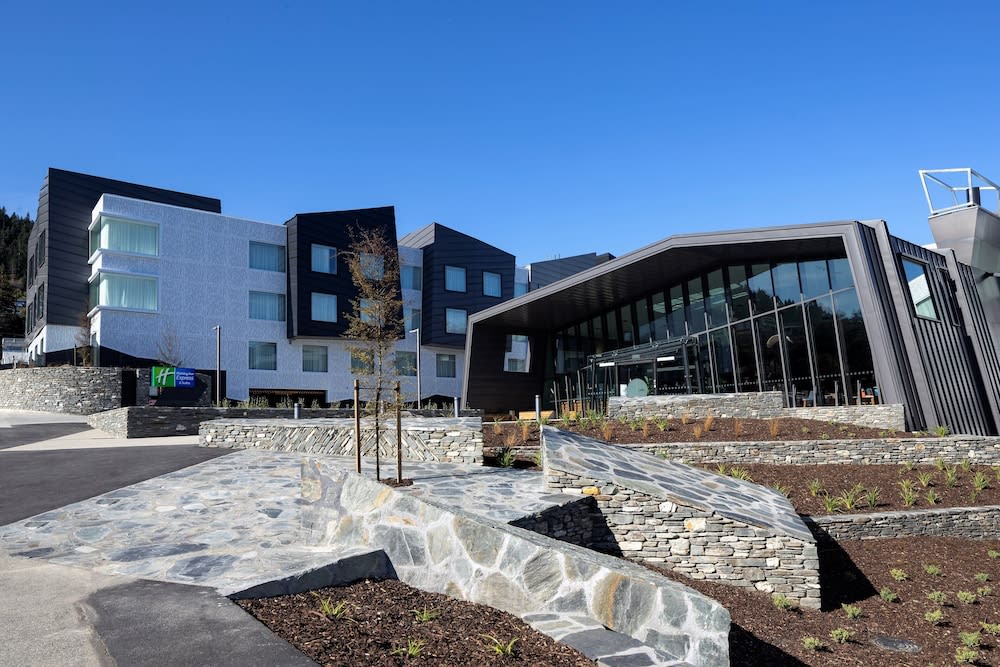 Holiday Inn Express & Suites QUEENSTOWN by IHG 1