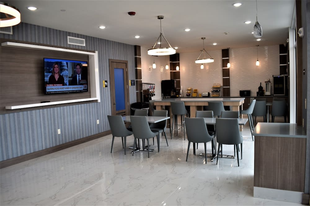 Days Inn & Suites by Wyndham Downtown/University of Houston 2