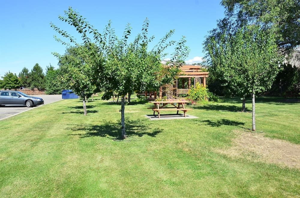 Canadas Best Value Inn Kelowna 1