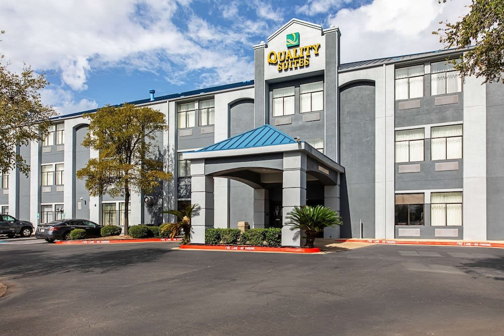 Quality Suites Austin South Street Elmo District 1