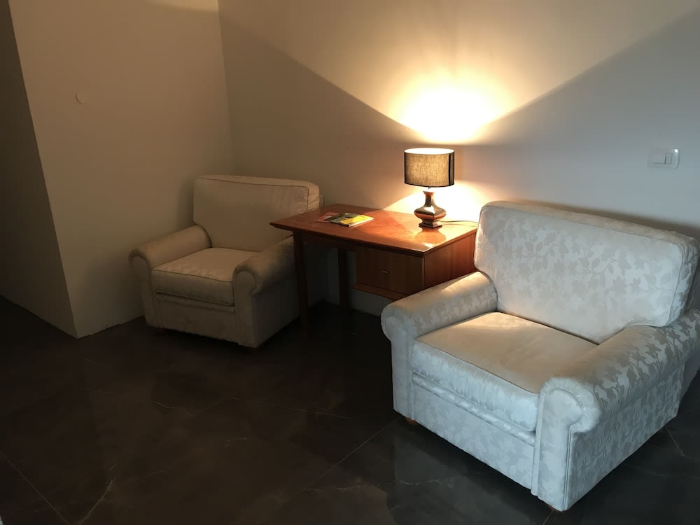 Deluxe TIVOLI Suites 2