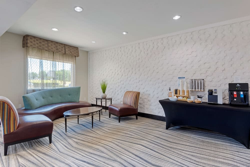 Best Western Plus Arlington North Hotel & Suites 2