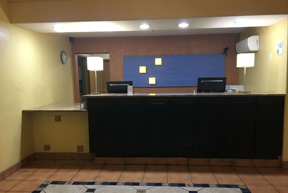 Ramada by Wyndham Santa Fe 2