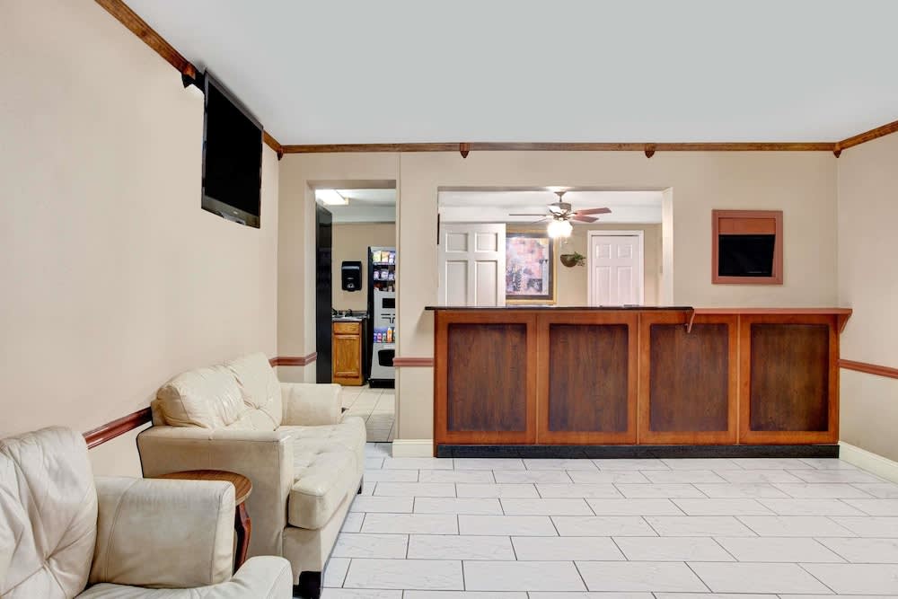Super 8 by Wyndham West Memphis 2