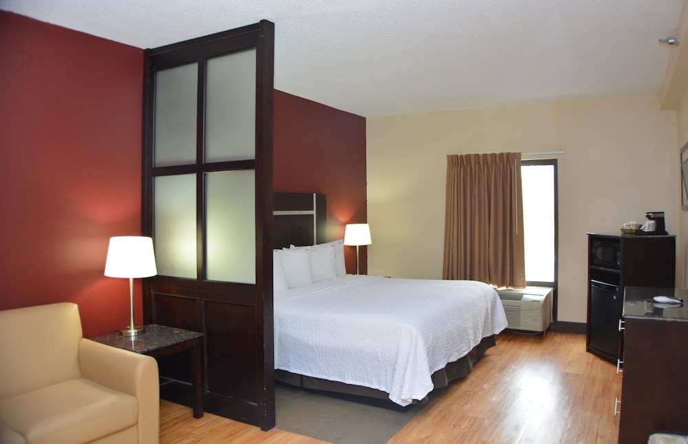 Red Roof Inn PLUS+ & Suites Chattanooga - Downtown 1