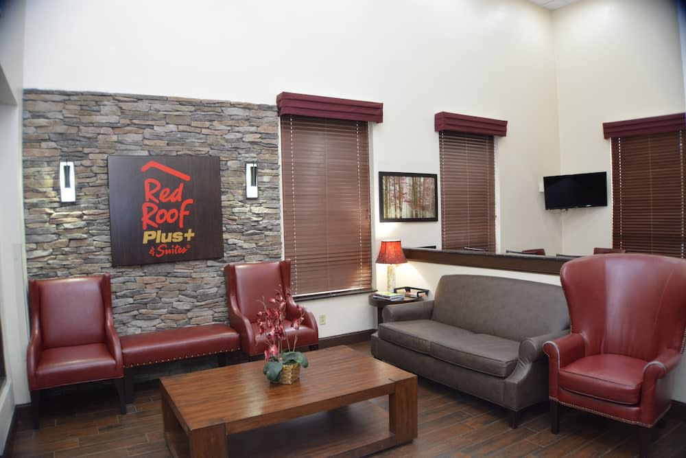 Red Roof Inn PLUS+ & Suites Chattanooga - Downtown 2