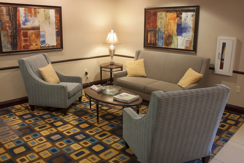 Holiday Inn Express & Suites YOUNGSTOWN WEST - AUSTINTOWN by IHG 2