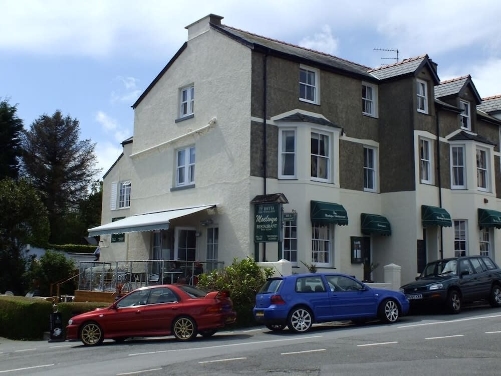 The Moelwyn Hotel & Restaurant 1
