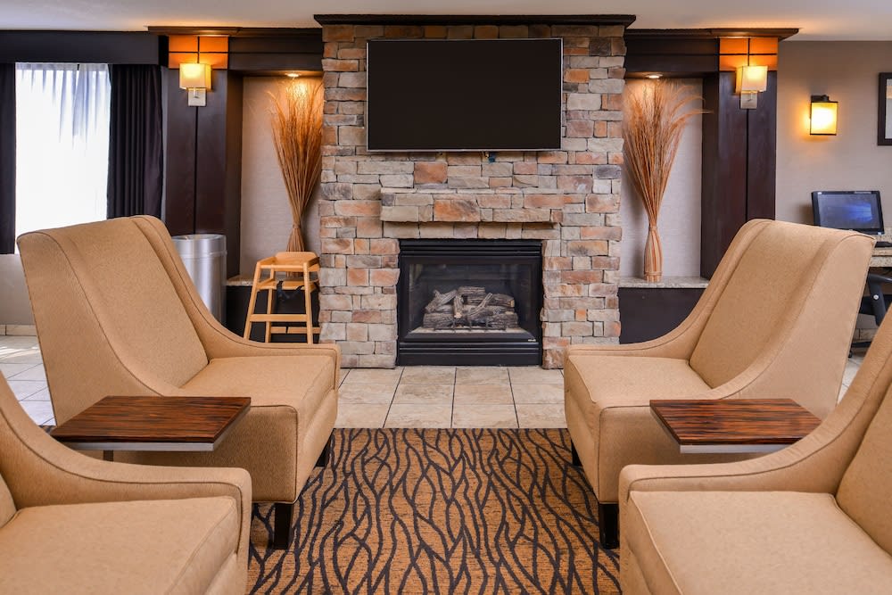 holiday-inn-express-topeka-west-i-70-wanamaker-an-ihg-hotel-topeka