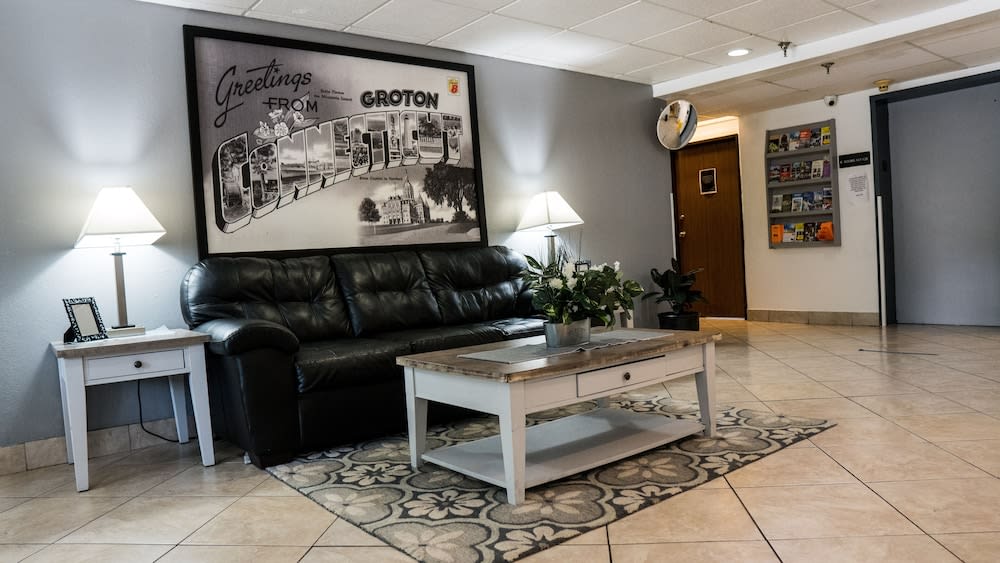 Super 8 by Wyndham Groton 2