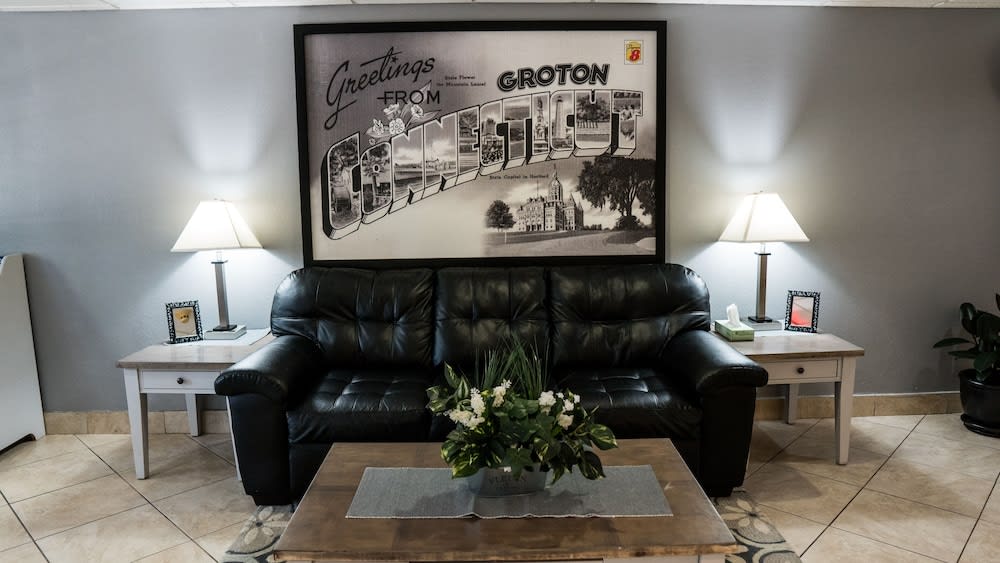 Super 8 by Wyndham Groton 1