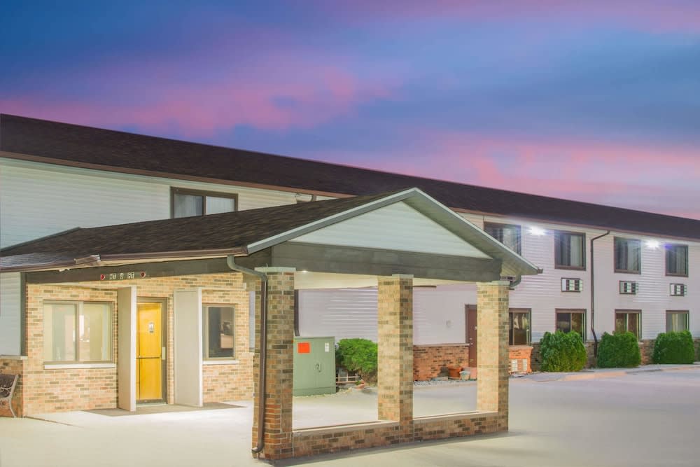 Super 8 by Wyndham Story City 1