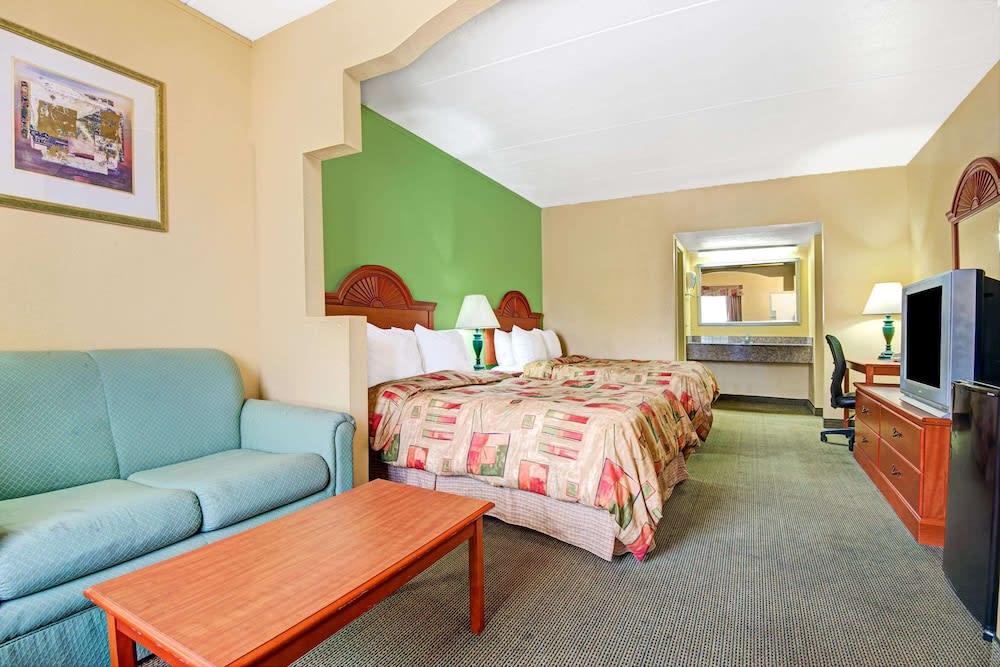 Super 8 by Wyndham Nashville Near Downtown / I-40 5