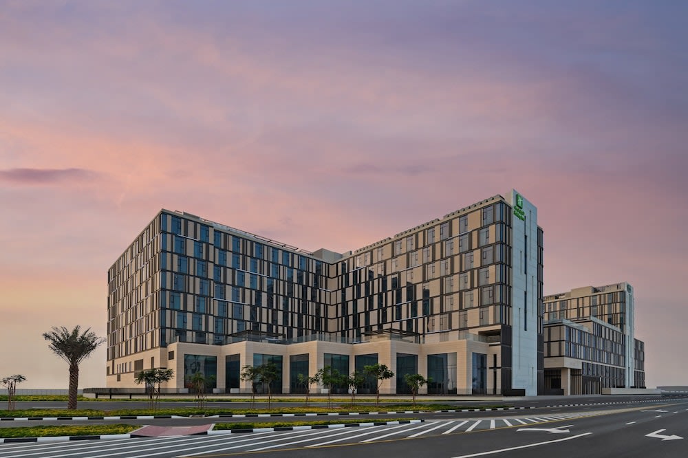 Holiday Inn DUBAI AL-MAKTOUM AIRPORT by IHG 1