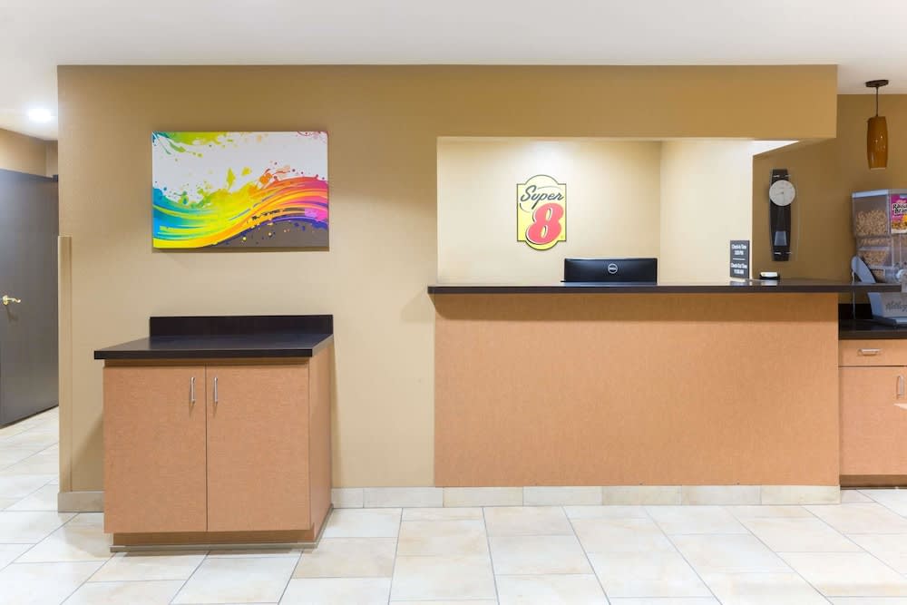 Super 8 by Wyndham Radcliff Ft. Knox Area 2