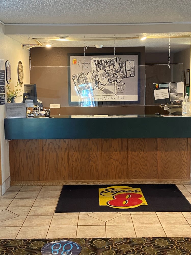 Super 8 by Wyndham Dodgeville 3