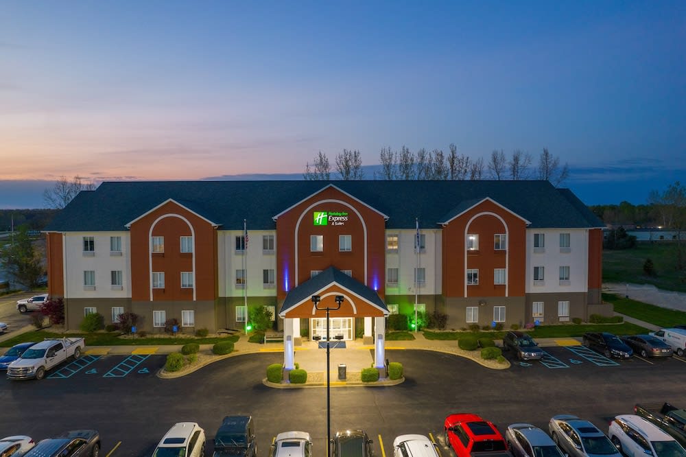Holiday Inn Express & Suites BEDFORD by IHG 1