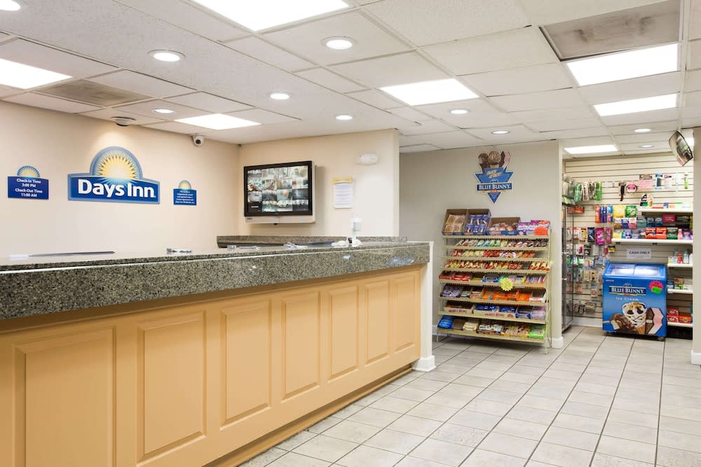 Days Inn by Wyndham Norfolk Airport 2