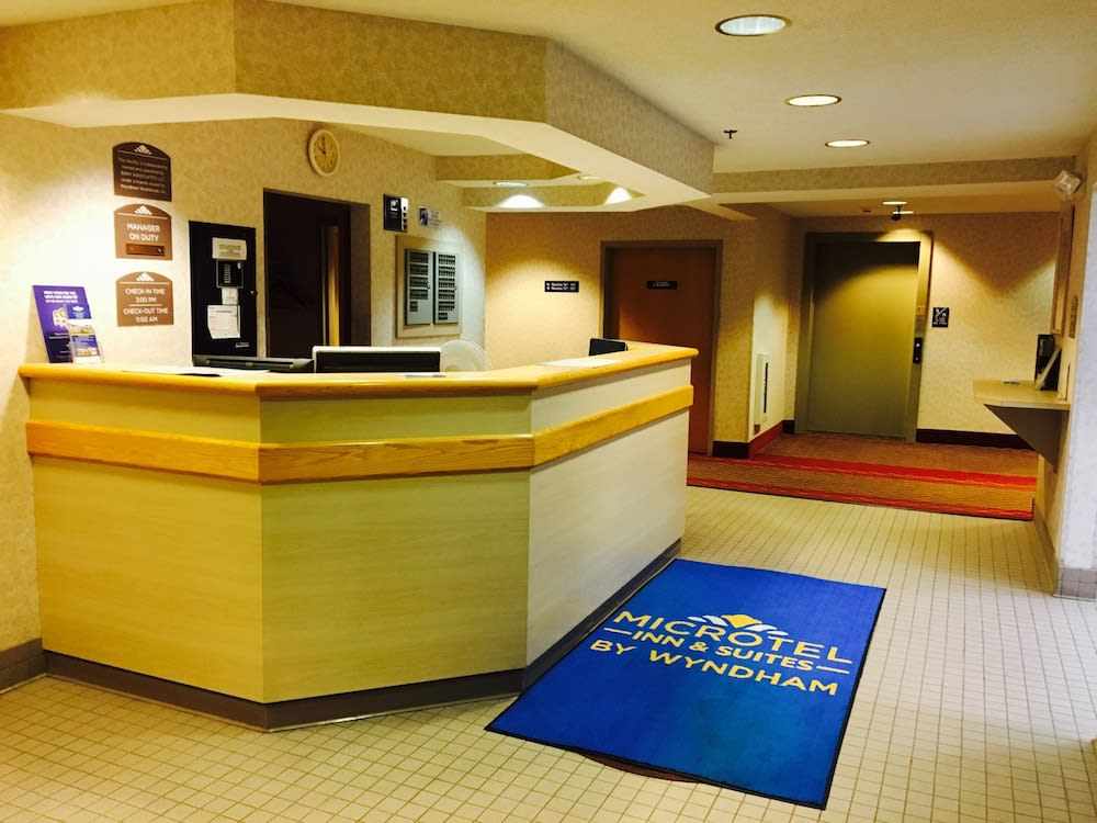 Microtel Inn & Suites by Wyndham Syracuse Baldwinsville 2