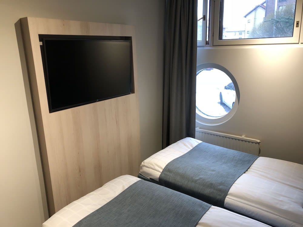 Pilot Airport Hotel 5