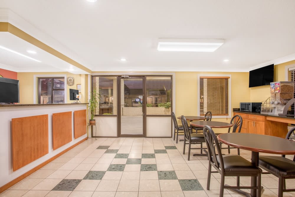 Super 8 by Wyndham Sumter 2