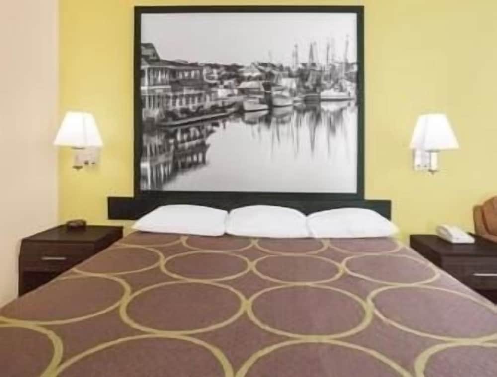 Super 8 by Wyndham Sumter 4