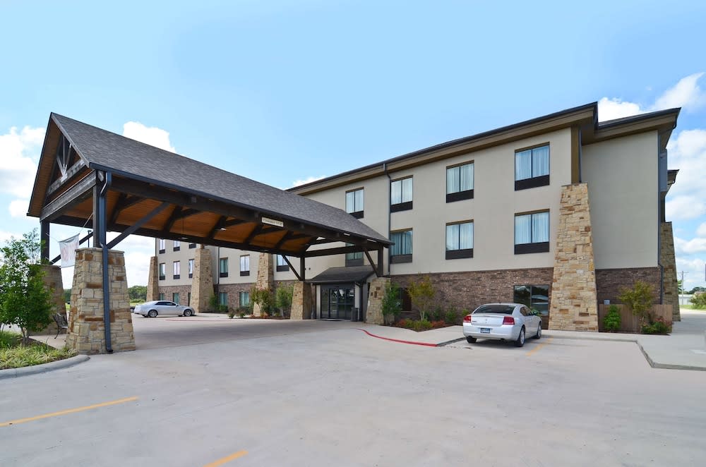 Best Western Plus Emory at Lake Fork Inn & Suites 1