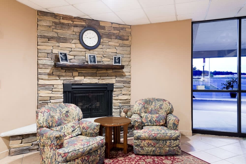 Ramada by Wyndham Watertown Thousand 3