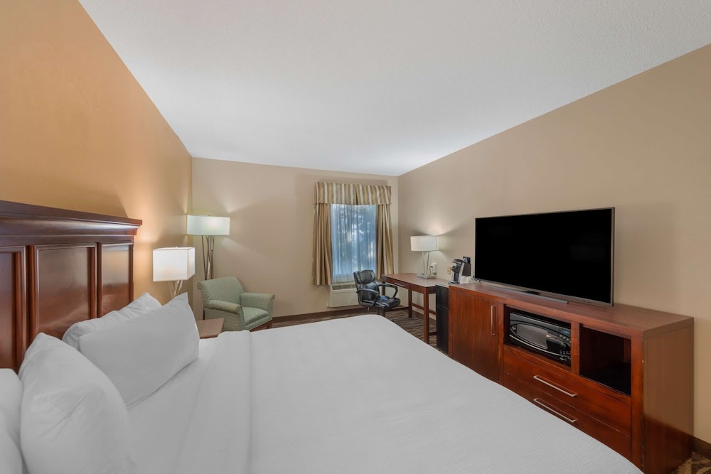 Best Western Plus Russellville Hotel & Suites 1