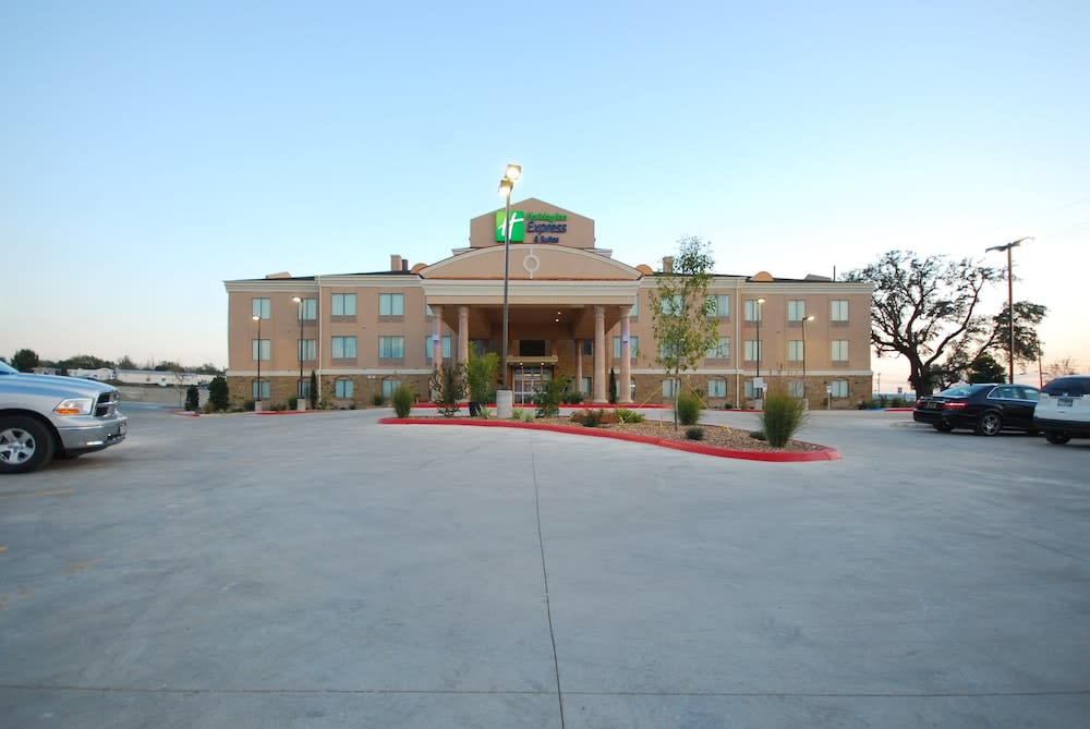 Holiday Inn Express & Suites GONZALES by IHG 1
