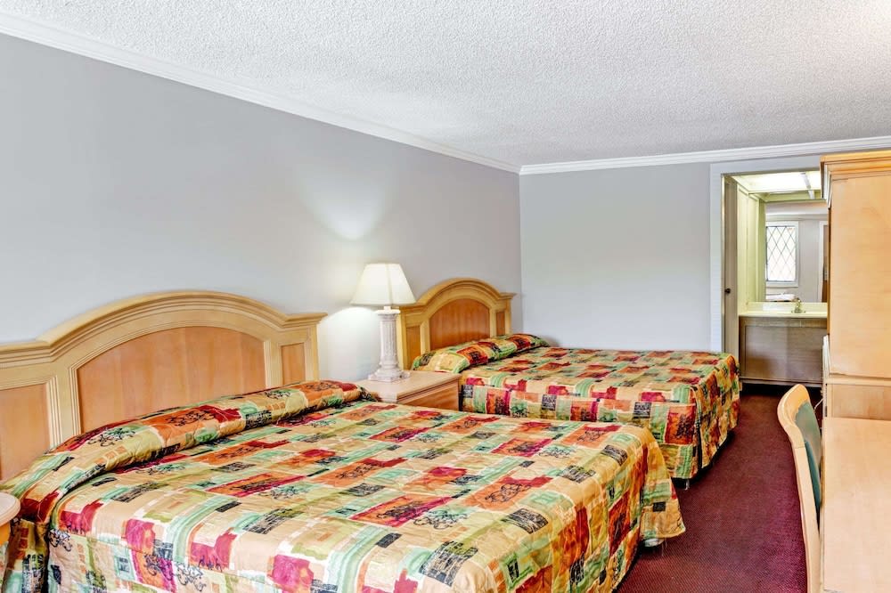 Knights Inn Austell 5