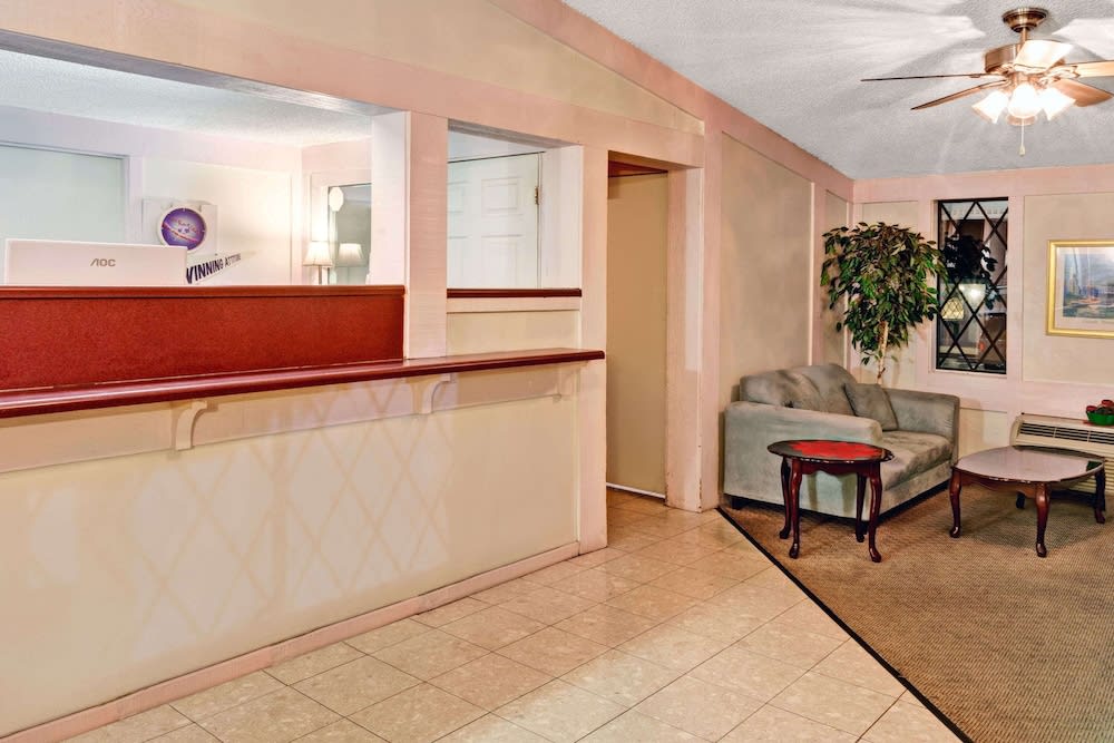 Knights Inn Austell 4