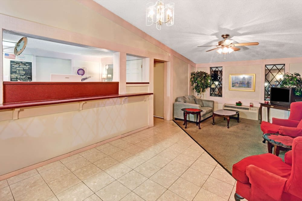 Knights Inn Austell 3