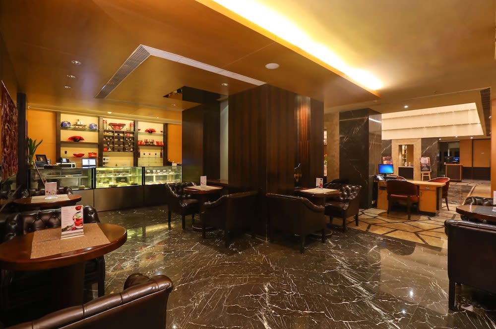 Radisson Blu Hotel Chennai City Centre 2