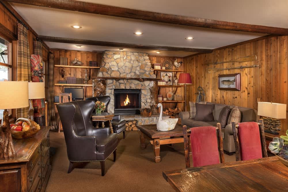 Ayres Lodge Alpine 2