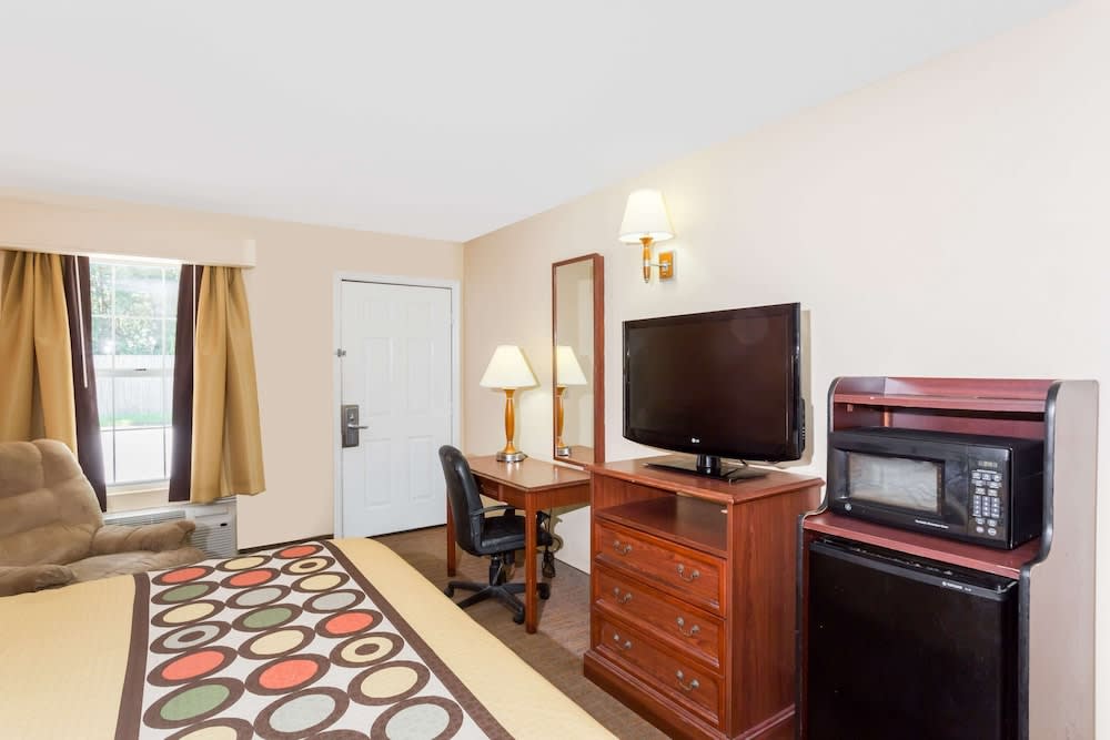 Super 8 by Wyndham Statesboro 2